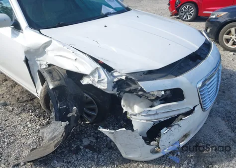 2014 Chrysler 300 z USA, uszkodzony, nr VIN 2C3CCAAG1EH283148